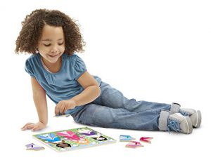 Playing Princess Dress Up Puzzles - www.kidslovedressup.com