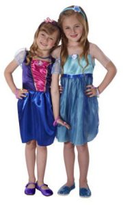 The Disney Frozen Dress Up Trunk Review - on www.kidslovedressup.com - Is this dress up set worth buying? Disney dress up set, princess sets, dress up clothes frozen, princess gowns set, princess dress up trunk